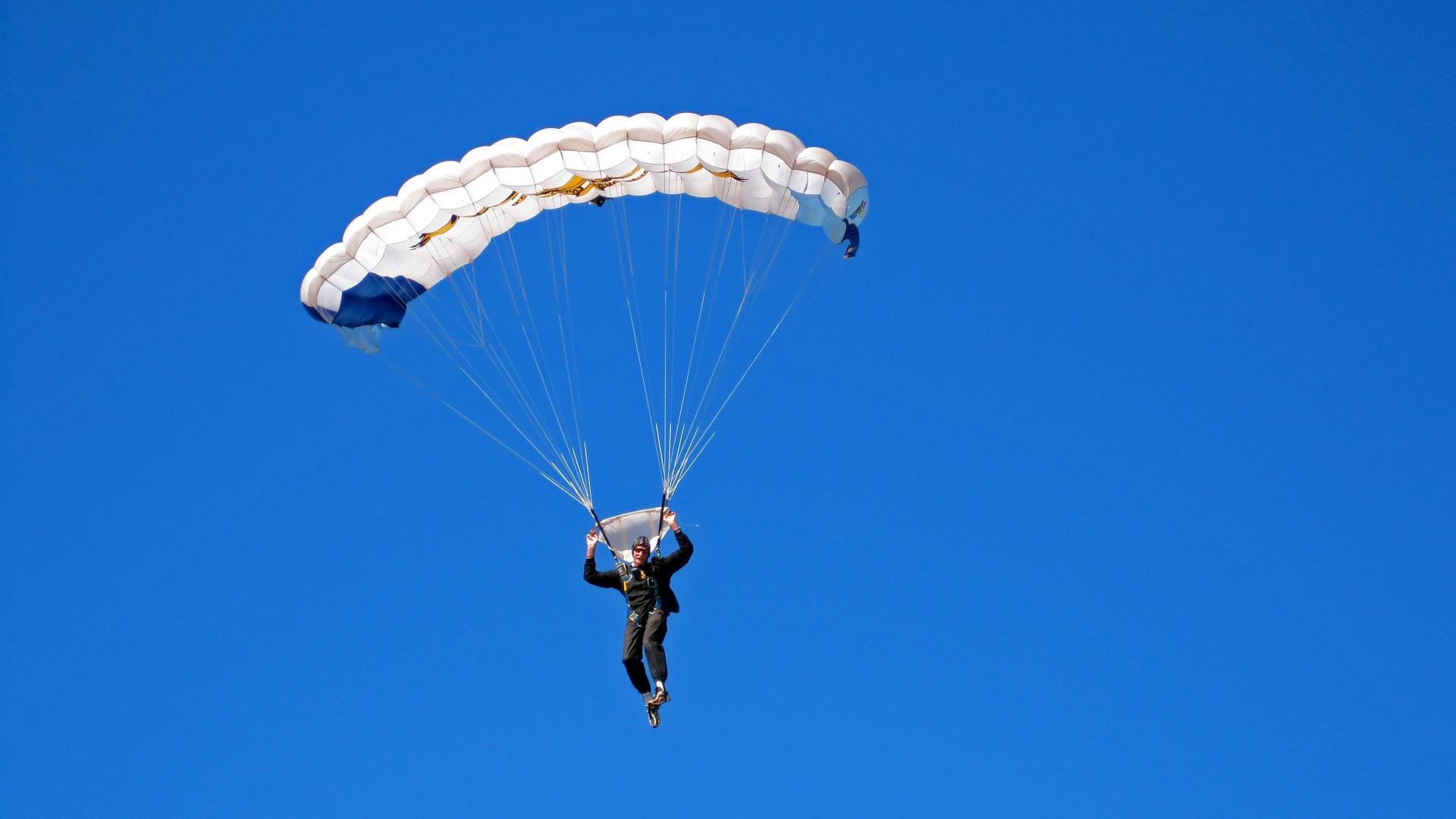 篮球运动员心理调节与比赛表现关系研究,篮球运动员的心理训练