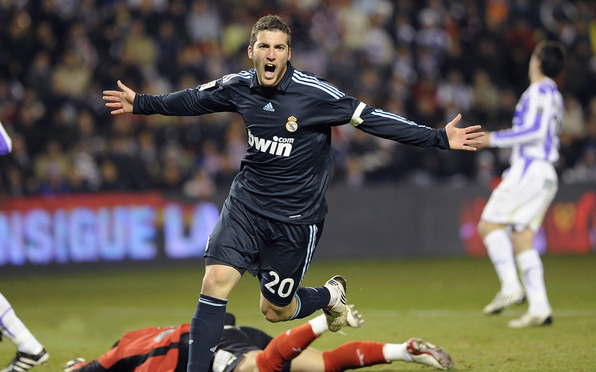 九游体育官网-法甲：巴黎圣日耳曼3-2险胜里昂，比赛中多次精彩突破，法国杯巴黎圣日耳曼vs里昂